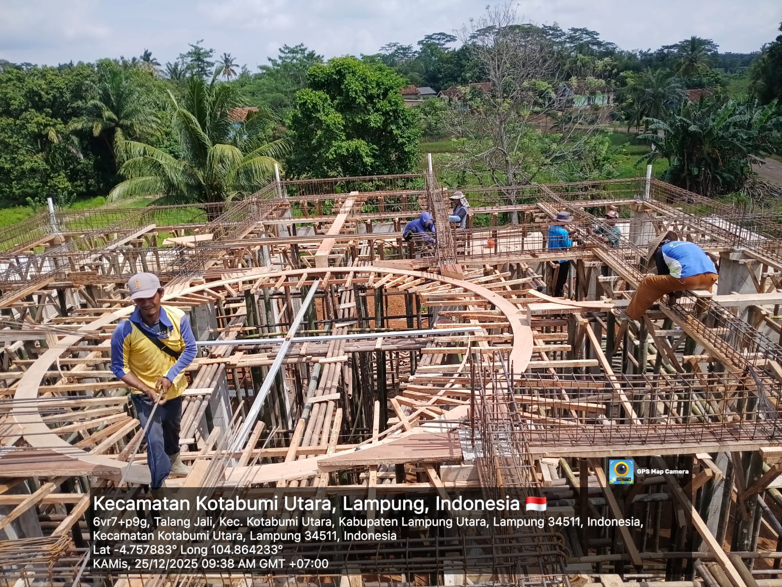 Rancanagn Besi atap beton (cor) Masjid Jami baitussalam