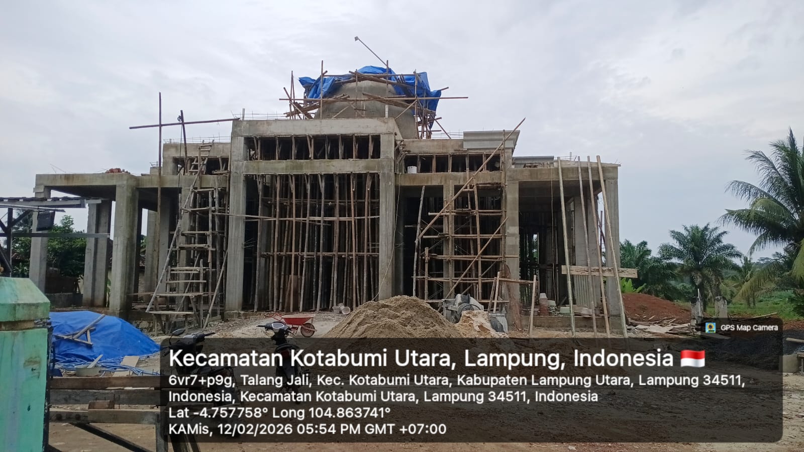 Tampak Kubah Masjid Jami baitussalam setelah di COR