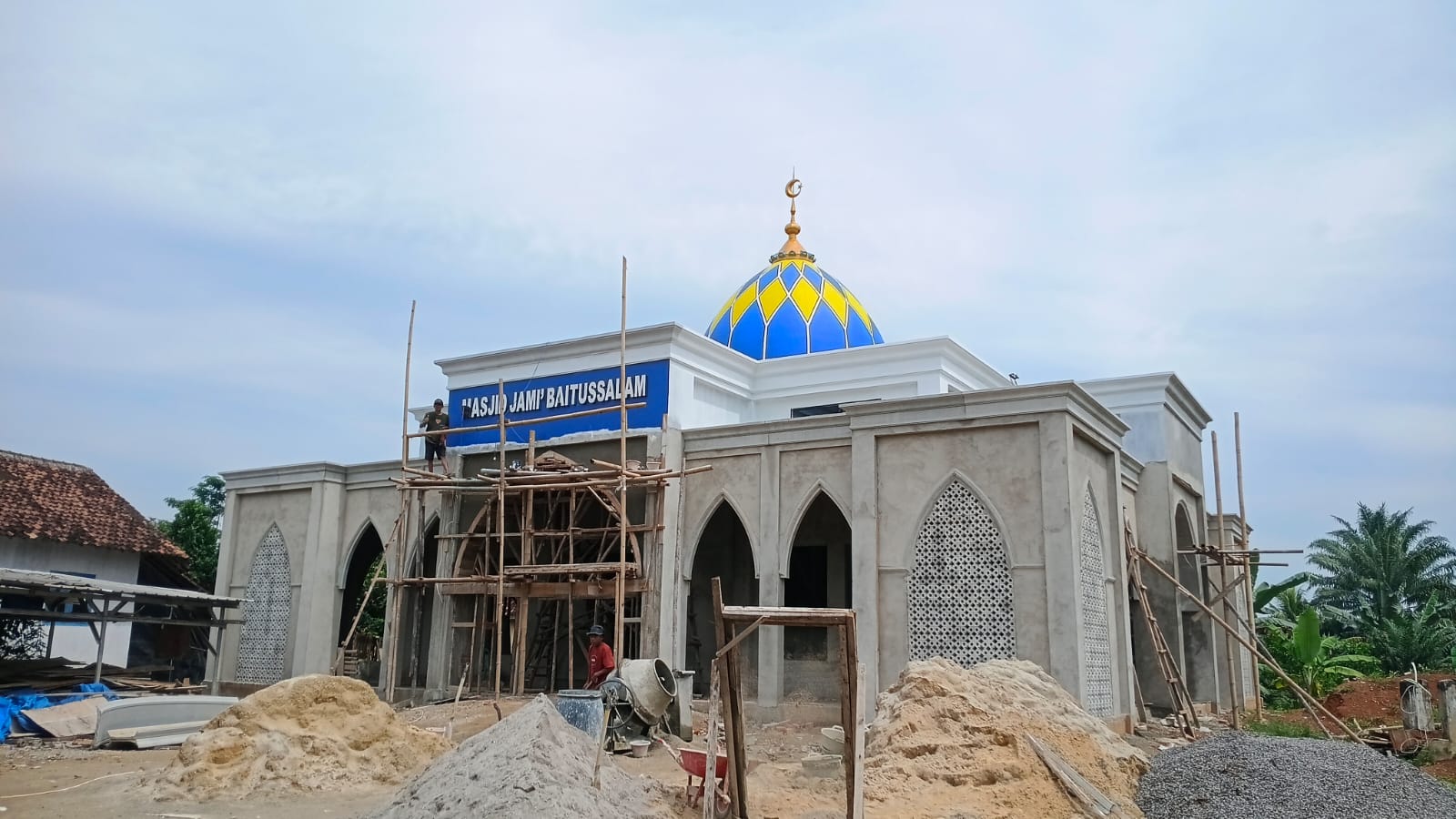 Pemasangan Nama Masjid Jami 'Baitussalam